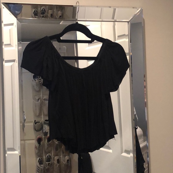 Urban Outfitters Lola Off the Shoulder Semi Crop - Picture 4 of 4